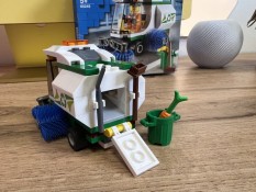 LEGO 60249 Strassenkehrmaschine 1