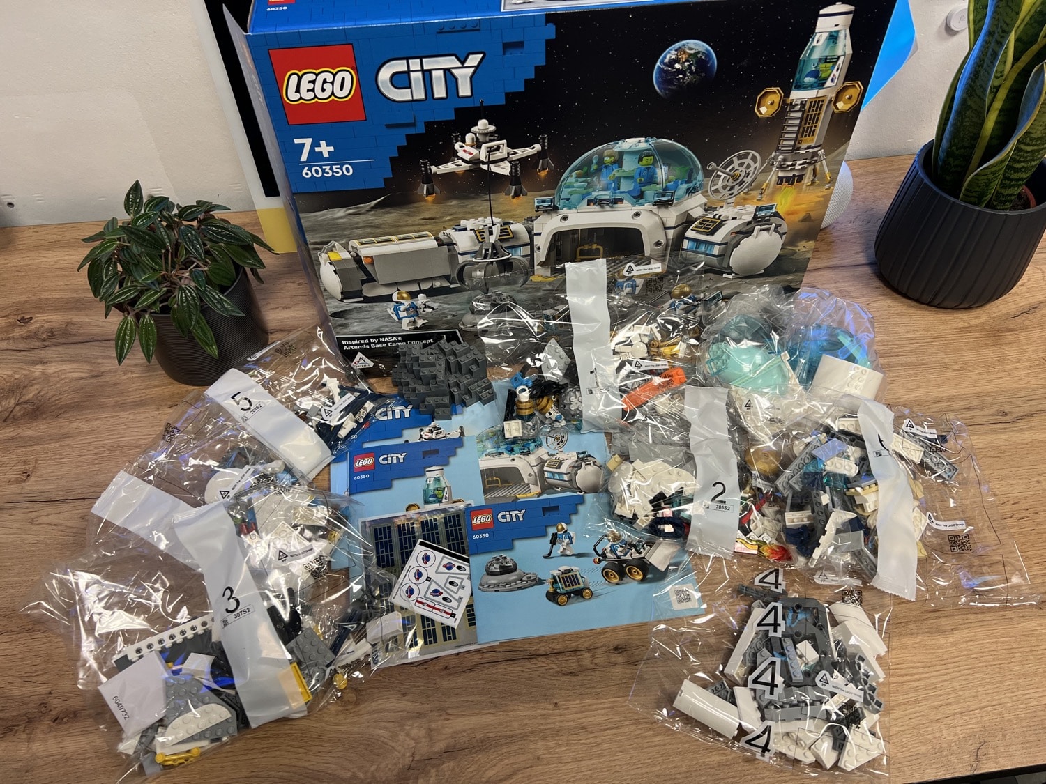 zum Mond-Forschungsbasis: lädt ein 60350 Spielen Dieses City LEGO Set